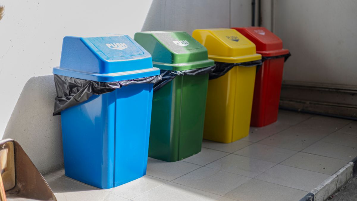 Kto nie zapłaci za wywóz śmieci w 2026 roku? Ulgi i zwolnienia w polskich gminach