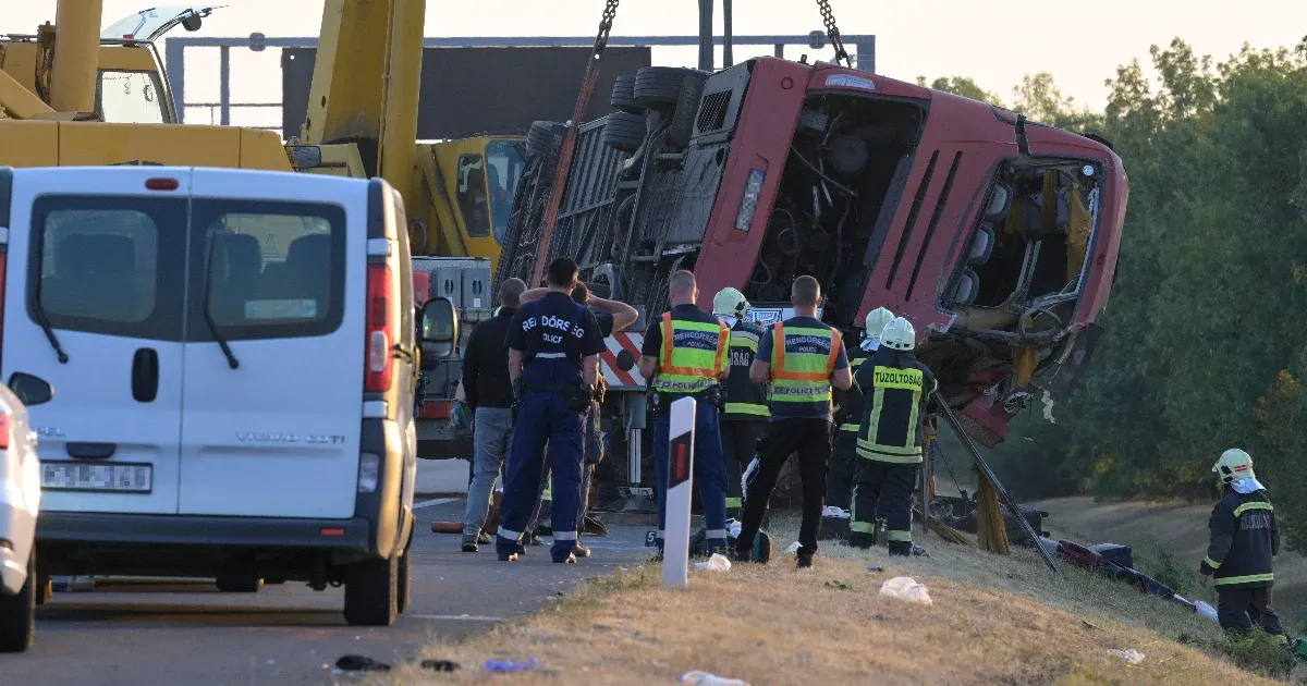 Dwanaście osób zginęło w wypadku autokaru z polskimi tablicami na węgierskiej autostradzie M3